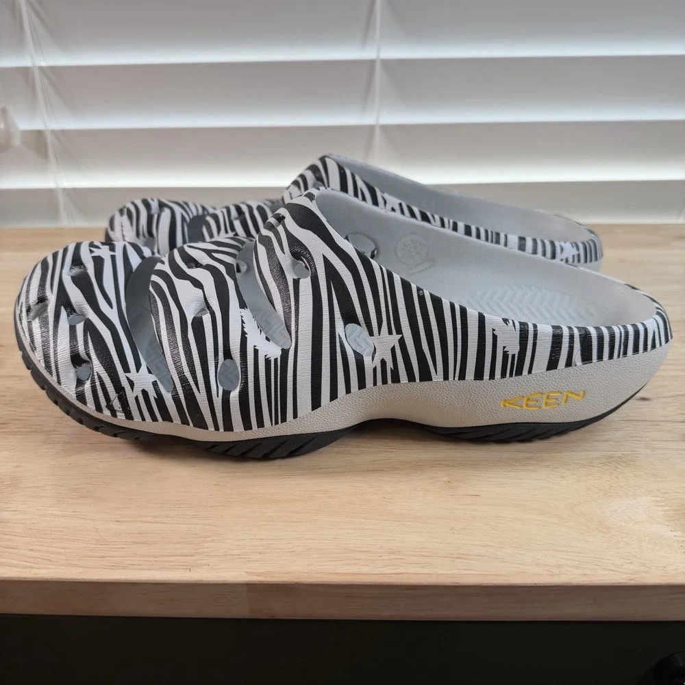 KEEN Yogui Arts Men's size 14 Slide Clog Shoes Sandals Black White Zebra Star